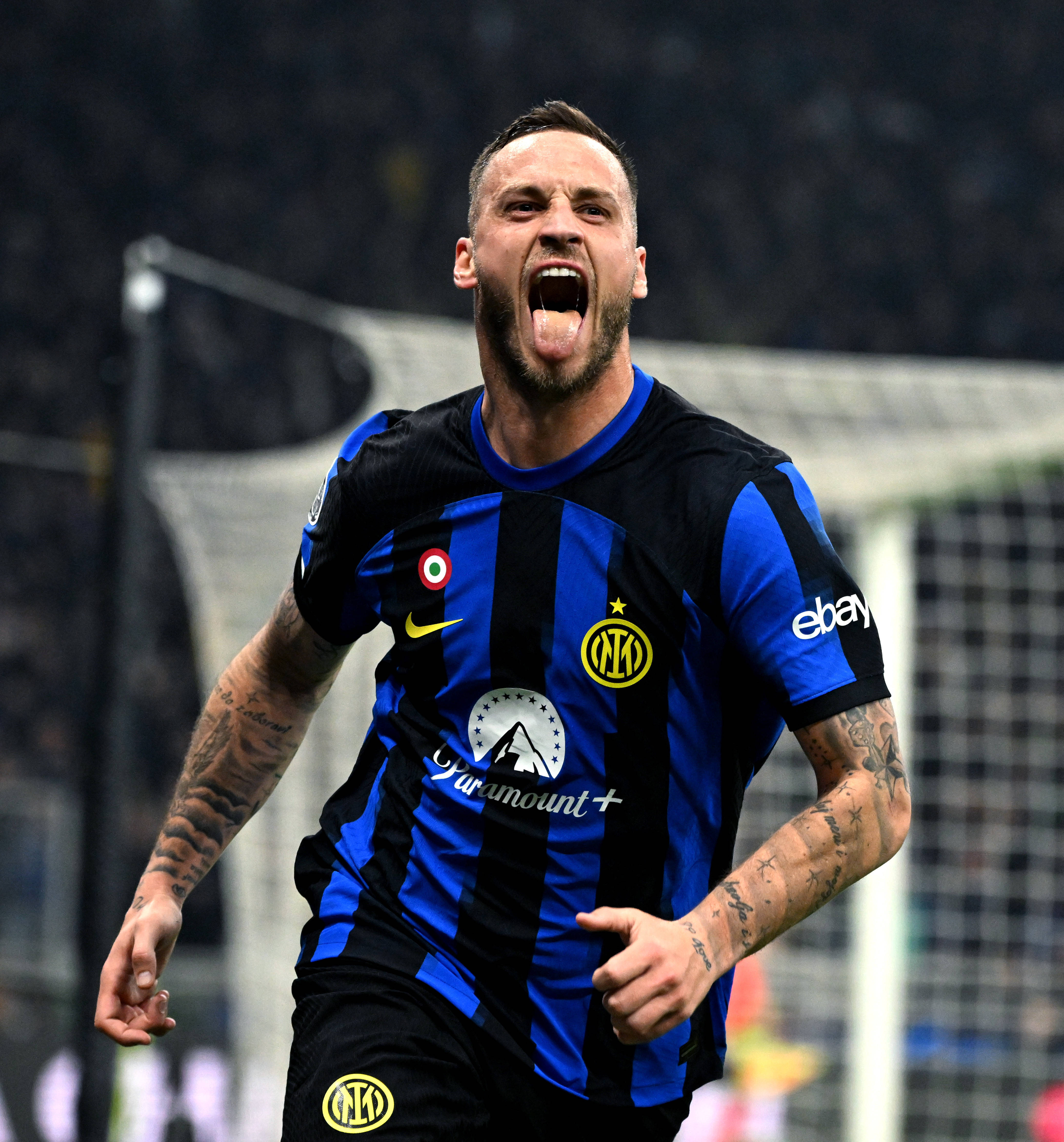 年度进球排行榜：姆巴佩超越金边罗，莱万拜仁光辉岁月（年度进球榜：姆巴佩反超金边罗，莱万谱写拜仁辉煌）