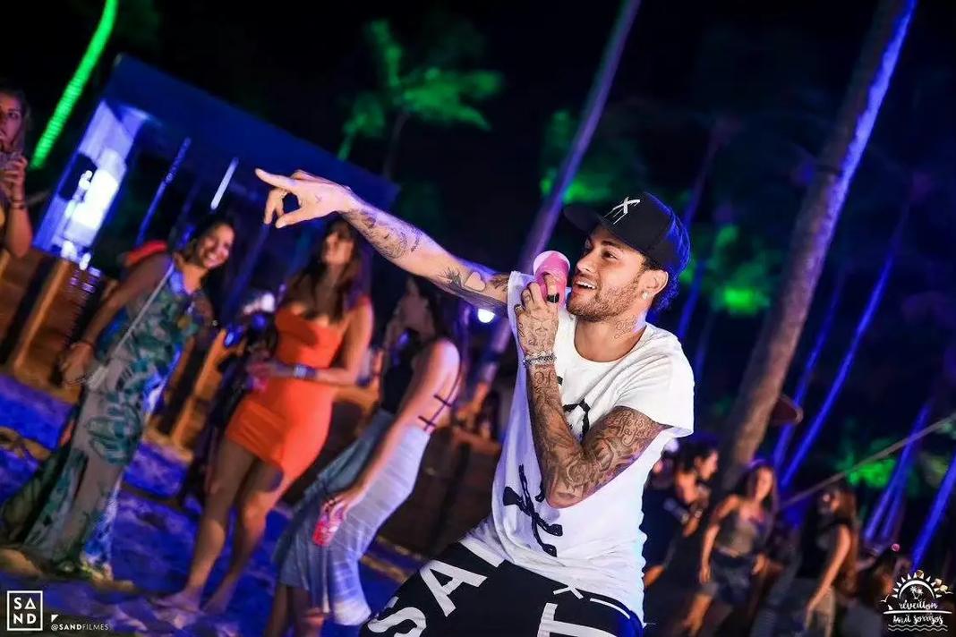 朱婷9分+哈克34分！意甲揭幕战科内利亚诺女排3：2大逆转布斯托！（哈克轰34分朱婷贡献9分，意甲揭幕战科内利亚诺女排3比2逆转布斯托）