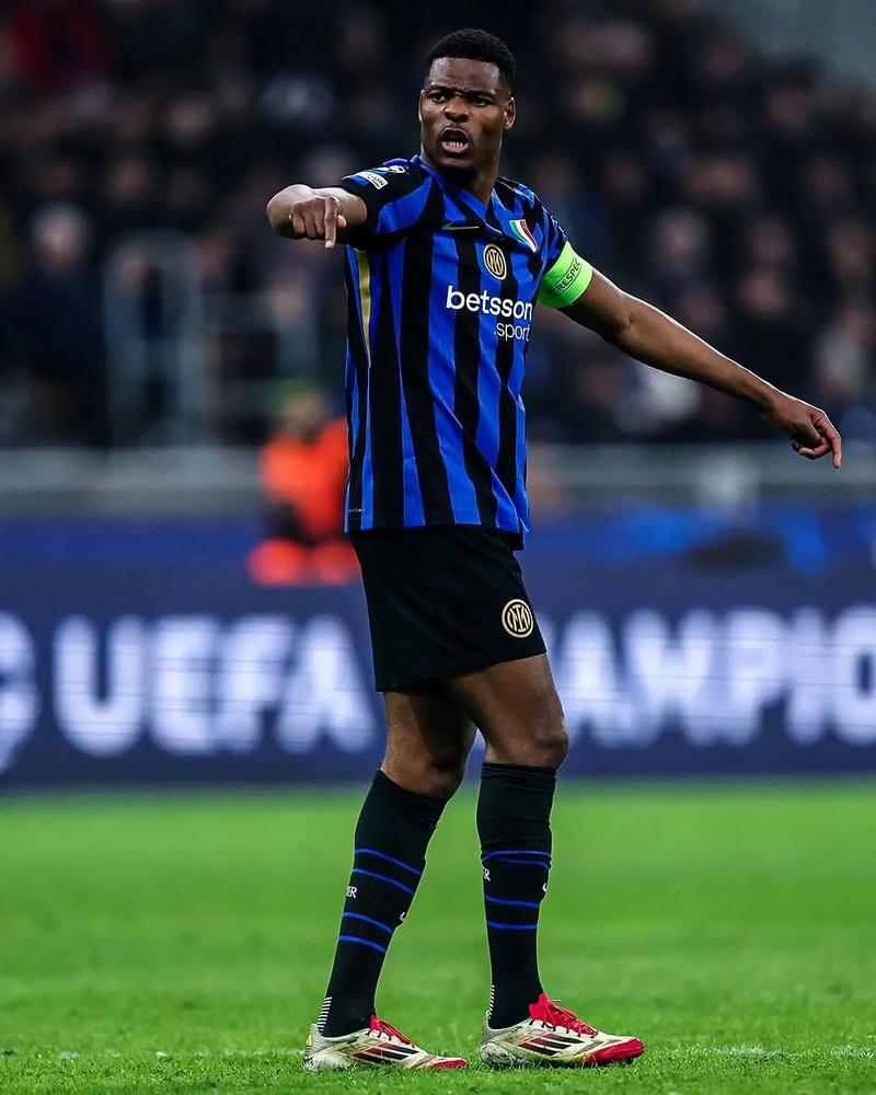 U22国足末战平乌兹别克斯坦无缘冠军，韩国夺2025熊猫杯冠军（U22国足末轮战平乌兹别克斯坦无缘问鼎，韩国加冕2025熊猫杯）