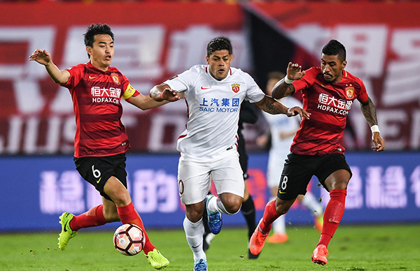 说实话，巴萨这阵容能拿欧冠吗？（以巴萨现有阵容，能夺欧冠吗？）