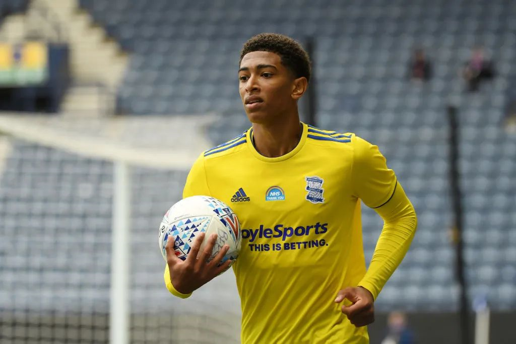 弗里克谈巴萨伤病危机，18岁库巴西创西甲传球纪录（巴萨陷入伤病潮，弗里克发声；18岁库巴西刷新西甲传球纪录）