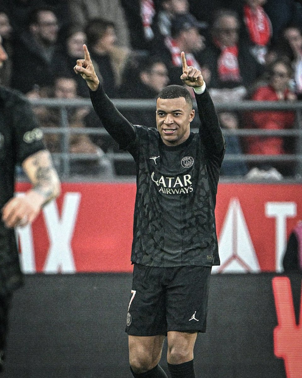 西媒：巴萨主席拉波尔塔将携亚马尔参加环球足球奖颁奖典礼（西媒：拉波尔塔将与亚马尔一道出席环球足球奖颁奖典礼）