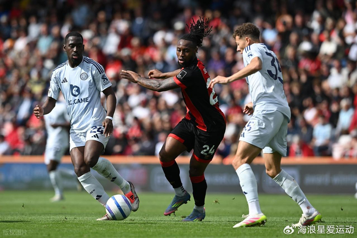 德天空：诺伊尔因肠胃感染缺席合练，乌尔比希可能替代他出场