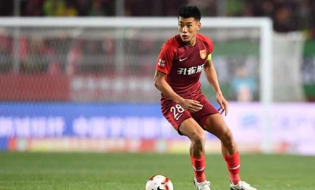 澳超半场：双方后防线均表现出色，惠灵顿凤凰暂0-0喷气机（澳超半场：双方防线稳固，惠灵顿凤凰与喷气机暂0-0）