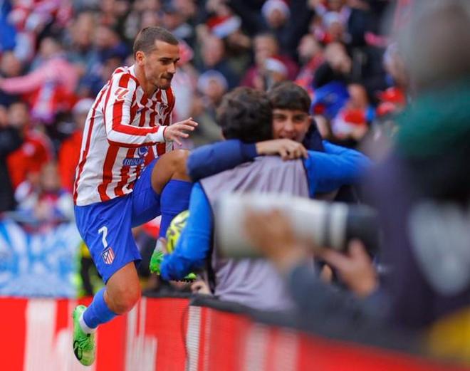 为队友发声，诺阿-朗社媒转发内雷斯捧杯照片并圈了安切洛蒂（诺阿-朗为队友发声：社媒转发内雷斯捧杯照并艾特安切洛蒂）