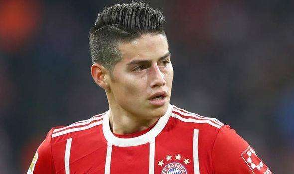 马菲奥向镜头做5比2手势 嘲讽皇马5比2不敌巴萨（马菲奥对镜比出5-2手势，讥讽皇马5-2不敌巴萨）