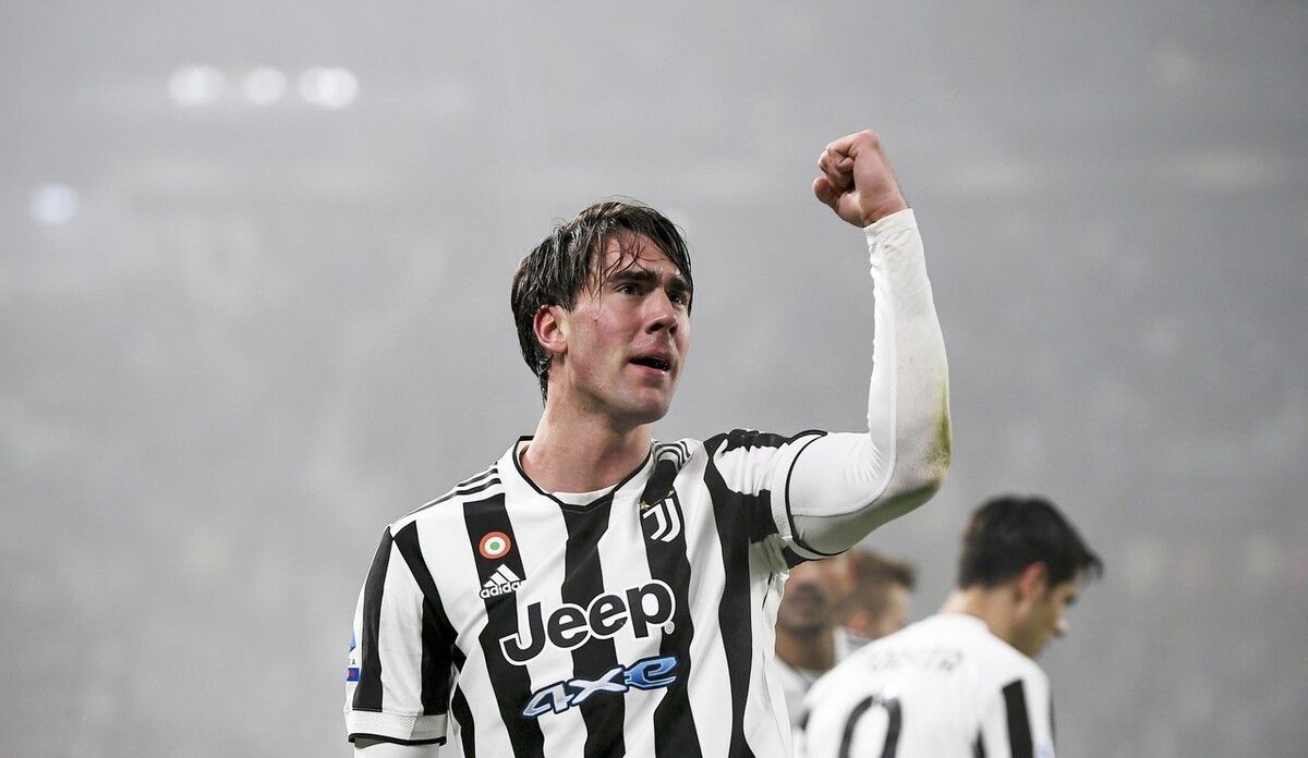 亚当·沃顿的欧冠梦：曼联的挑战与机遇