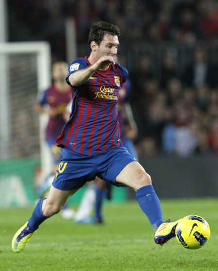 打破小贝纪录，布鲁日前锋福布斯是欧冠对巴萨传射最年轻球员（布鲁日新星福布斯打破小贝纪录，成欧冠对巴萨最年轻完成传射者）