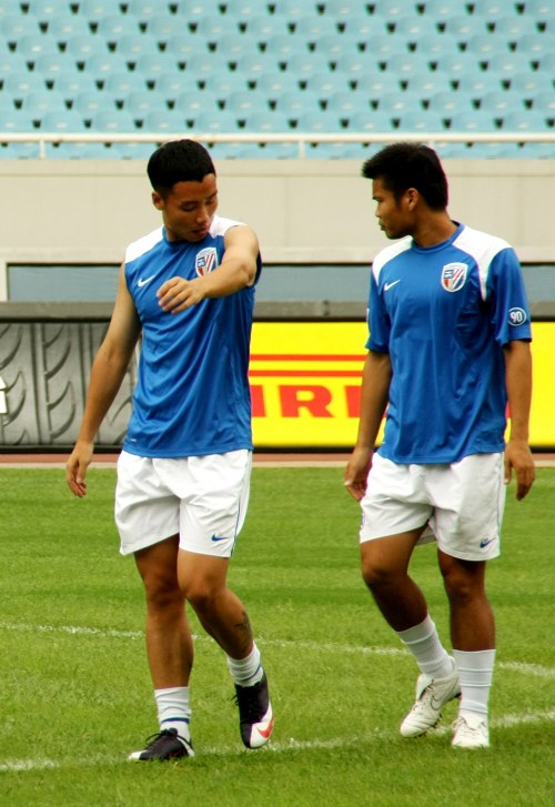 阿斯顿维拉英超前5轮不胜，现四连胜登顶英超第3（阿斯顿维拉英超开局五轮不胜后豪取四连胜，升至第3）