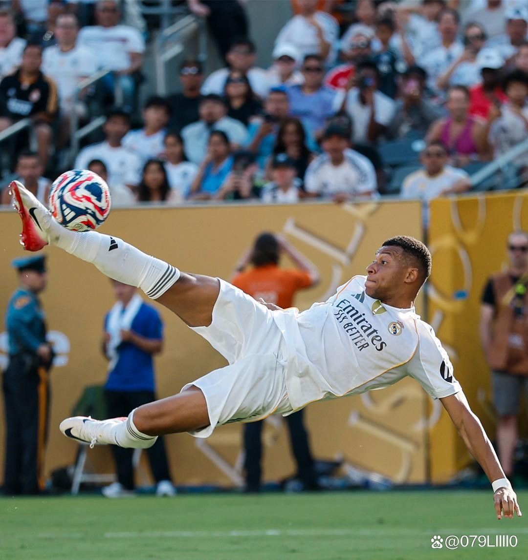 邮报：曼联计划明年夏天在北欧与雷克瑟姆进行季前友谊赛