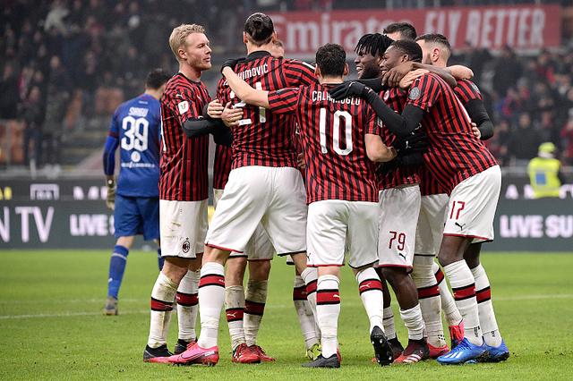 巴塞罗那主帅弗利克淡化了球队在西甲联赛榜首的领先优势（巴萨主帅弗利克低调看待西甲榜首优势）