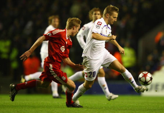 足球亚洲杯官方宣布采用新技术球衣，轻至68克（亚洲杯官宣启用新科技球衣，轻至68克）