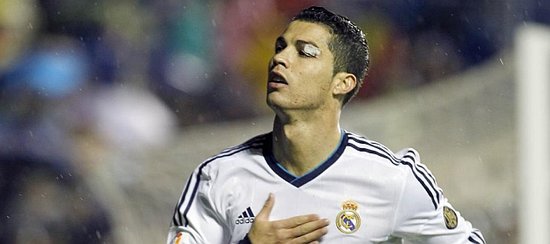 王刚随北京国安六年后终夺足协杯冠军，球迷泪洒现场（效力北京国安六年，王刚终捧足协杯，现场球迷泪目）