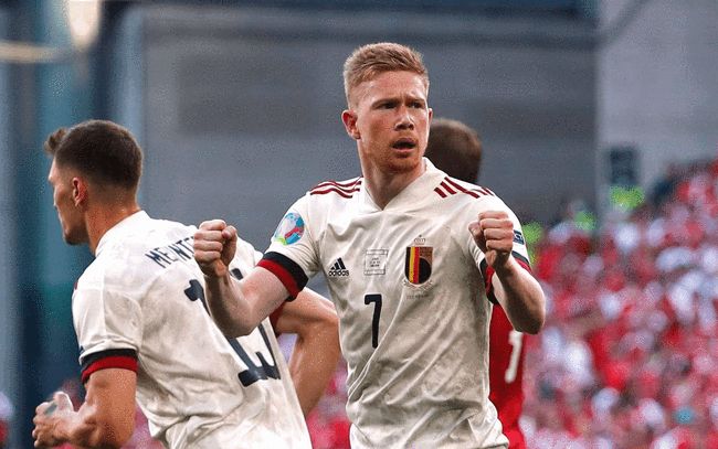 顶级！皇马主场伯纳乌变圣诞乐园！（震撼！皇马主场伯纳乌化身圣诞乐园！）