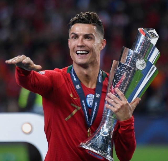 英超受大雪影响多场比赛延期（暴雪致英超多场比赛推迟）