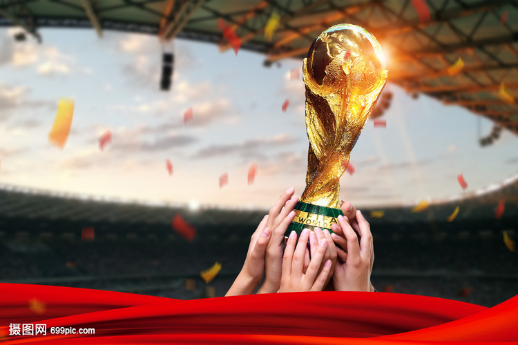 心系老东家，维尼修斯晒穿达尼洛弗拉门戈13号球衣打游戏