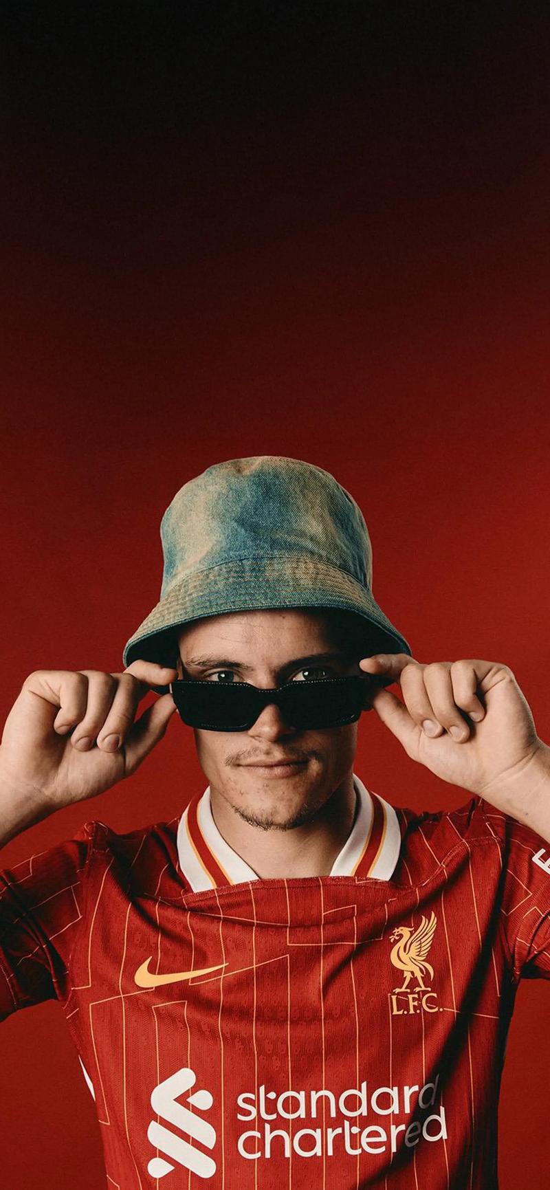 里夫斯状态不佳，半场得到8分，投篮命中率仅为20%