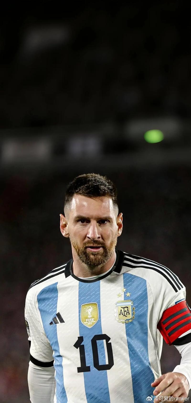 皇马后防问题严重，阿诺德伤缺，球员轮换困难，姆巴佩虽强但后防乏力，形势严峻。